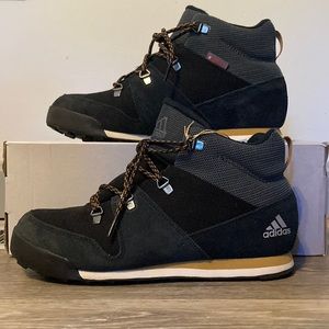 NWB: Adidas: Snowpitch Boots